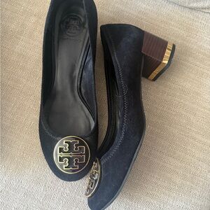 Tory Burch Black and Gold Heels with Elegant Design